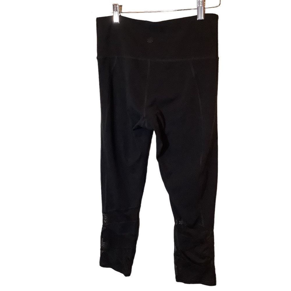 Women’s black Athleta Workout Capri Pants Style #305922